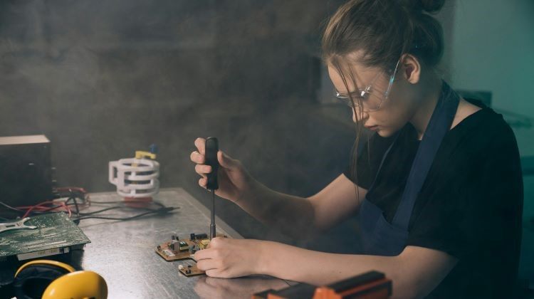 Navigating the Complexities of Eyewear PPE: Regulations, Standards, and Certification Navigating the Complexities of Eyewear PPE: Regulations, Standards, and Certification